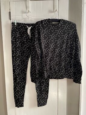 MONROW SUPERSOFT Sweatshirt & Sweatpant Lounge Set Black w/Silver Stars Size M